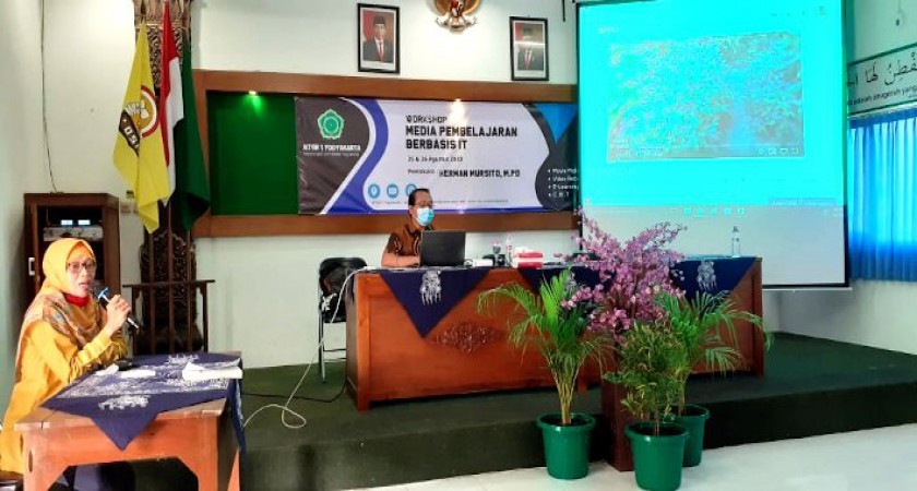 Guna meningkatkan pembelajaran daring, MTsN 1 Yogyakarta menyelenggarakan workshop IT