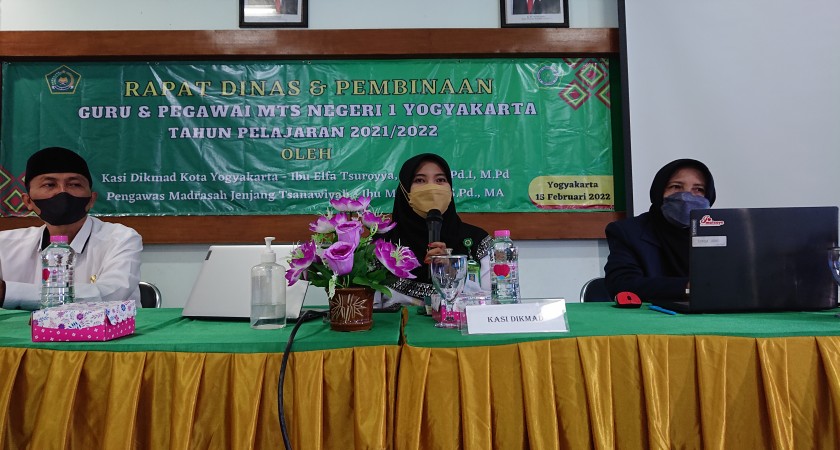 Komitmen Membangun Kedisiplinan, MTsN 1 Yogyakarta Gelar Rapat Dinas dan Pembinaan