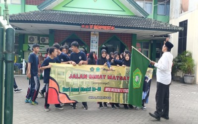 Peringati HAB ke-48, MTsN 1 Yogyakarta Gelar Jalan Sehat dan Lomba Yel-Yel Antarkelas