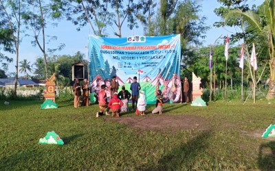 Dari Drama Hingga Kreasi Seni, Lapangan Karangasri Jadi Saksi Aksi Memukau Siswa MTsN 1 Yogyakarta