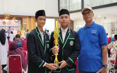 Peneliti Muda MTsN 1 Yogyakarta Sabet Juara 1 di Ajang PKM DIY 2025