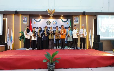 Karya Indah Kaligrafi Prisa Shareeva Prilia Mengantar MTsN 1 Yogyakarta Juara 1 Ajang PKM DIY 2025